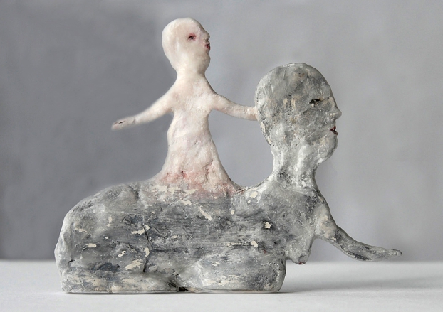 Reise, 2014; Ton, Papier, Wachs, Acryl / paper-clay, wax, acrylic, 14,5 cm